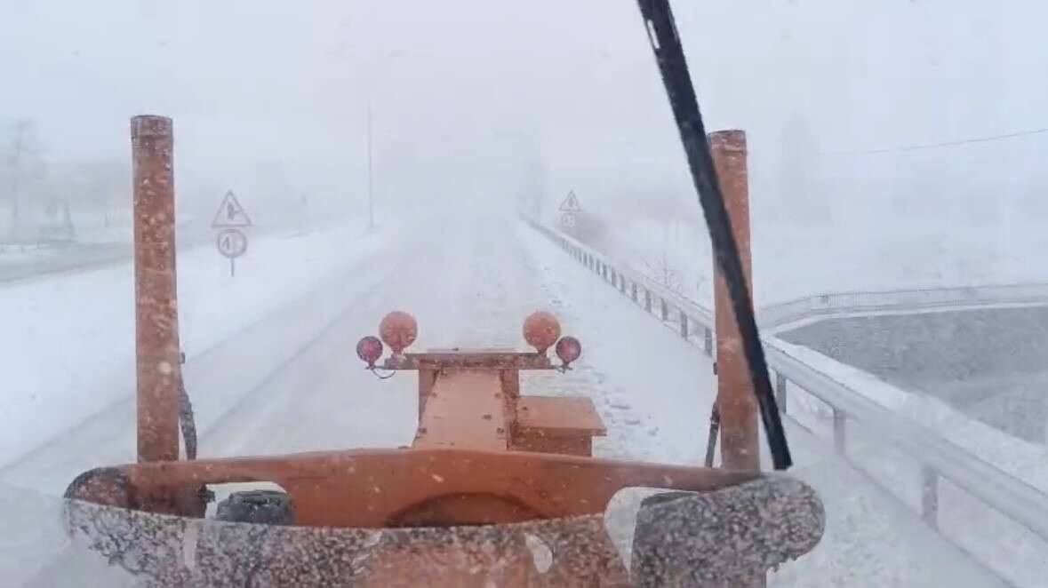 Konya yolunda kar kalınlığı 30 santime çıktı 5